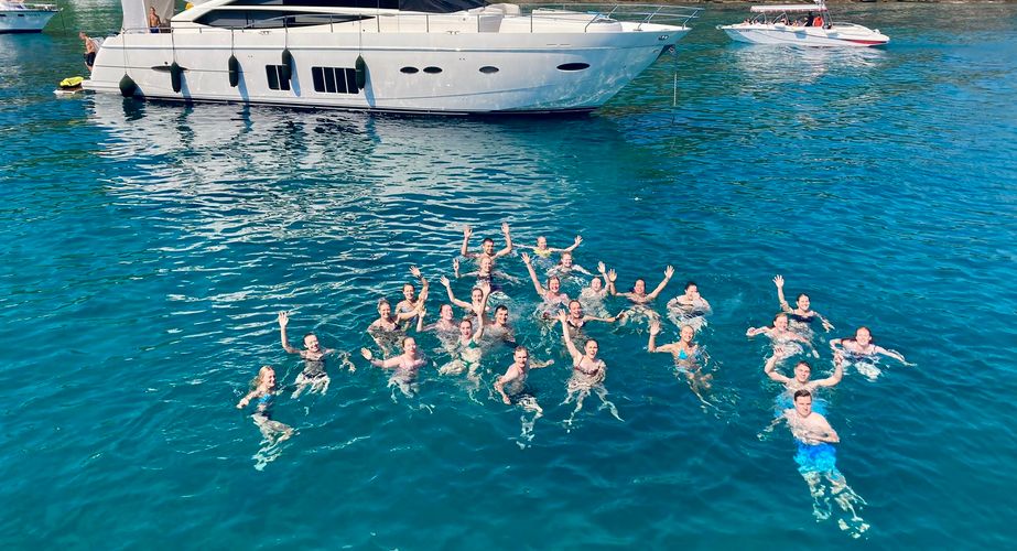 Zwemmen tijdens de boottocht Zwemmen tijdens de boottocht